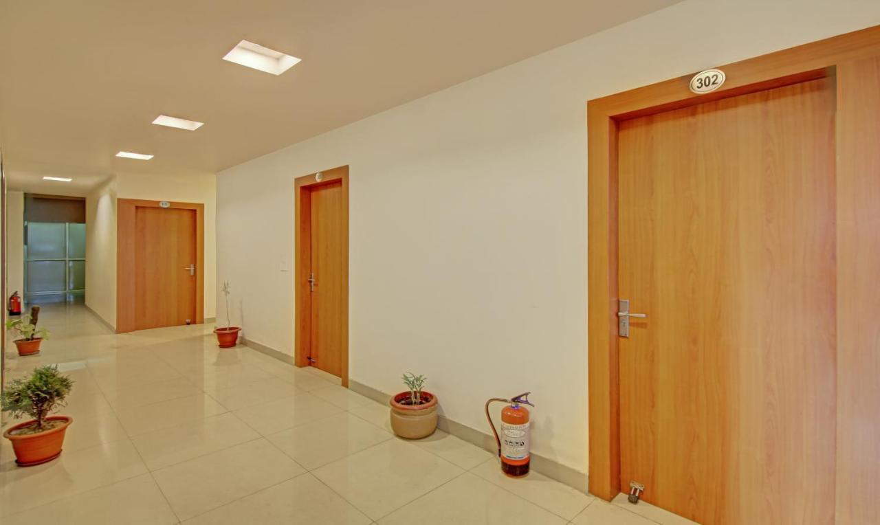 Treebo Tms Residency Hotel New Delhi Bagian luar foto